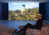 La exposición de Simon Speiser y Stephanie Comilang explora vínculos entre Ecuador y Filipinas a través del arte, la espiritualidad y la realidad virtual.