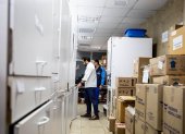 Archivo. Edgar Lama, presidente del IESS, entrega medicamentos en Guayaquil, Quito y Cuenca.