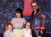 David Harbour y Lily Allen. Una gala en la que estuvieron acompañados de los hijos de la cantante. David tiene una postura sobre no tener hijos.