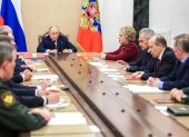 El presidente ruso Vladimir Putin asiste a una reunión con miembros del Consejo de Seguridad en el Kremlin, Moscú, Rusia, el 5 de noviembre de 2025.