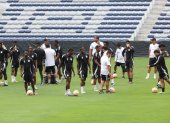 Jugadores de Emelec tuvieron su sesión de entrenamiento en la cancha del estadio Capwell este jueves 6 de noviembre.