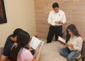 Aunque la lectura es una actividad solitaria, compartir las ideas del texto hace agradable la experiencia colectiva.