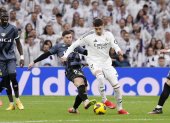 El uruguayo Federico Valverde en dominio del balón en Real Madrid vs. Rayo Vallecano.