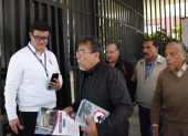 Nelson Erazo, presidente del Frente Popular, junto a delegados de organizaciones de jubilados y la Comisión de Defensa de la Seguridad Social.