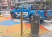 La Agencia de Tránsito y Movilidad (ATM) retiró una pluma que impedía el acceso de vehículos en un carril del bulevar 9 de Octubre, ante una denuncia ciudadana.