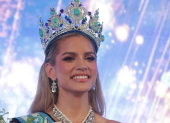 Abby Riqueros fue coronada Reina de Guayaquil 2025.