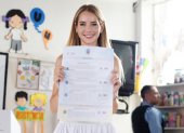 Lavinia Valbonesi vota en Guayaquil junto al presidente Noboa en la jornada 2025