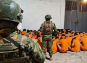 Militares resguardaron el operativo de traslado de reos desde la cárcel de Machala hacia un centro penitenciario en Guayaquil
