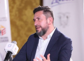 Álvaro Rosero da un paso al costado y renuncia al Ministerio de Gobierno tras su polémica designación