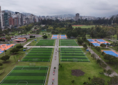 Una de las obras de repotenciación en parques de la ciudad que exhibe la Alcaldía es el trabajo realizado en las canchas de La Carolina.