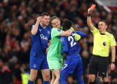 El 27 del Everton, Gana Gueye, fue expulsado luego de agredir a su compañero de equipo, Michael Keane.
