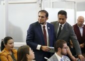 El ministro de Trabajo, Harold Burbano (primero de pie de izquierda).