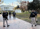 Integrantes del Servicio Secreto de los Estados Unidos custodian la entrada de la Casa Blanca este miércoles, en Washington.