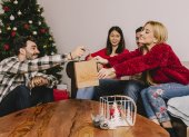 Organiza el intercambio perfecto con esta guía. Compara diferentes tipos, elige el ideal para tu grupo y sorprende a todos esta navidad.