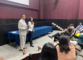 Ricardo Rivas y Gabriela Ochoa, los mentores del cortometraje sobre Paúl Rivas y el caso NosFaltan3, durante el conversatorio en el Auditorio de la Torre 2 de la Universidad Católica, luego del estreno.
