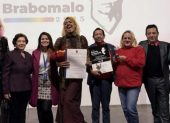 Durante la entrega del Premio Patricio Brabomalo a MoTa Fajardo, por parte de la Secretaría de Inclusión de Quito.