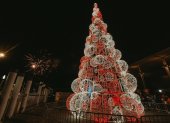 El árbol navideño del Malecón del Salado fue el primero que se encendió en Guayaquil, donde el Municipio prenderá otras seis estructuras.