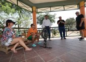 Residentes de la primera etapa de La Alborada se reúnen en un parque del sector.