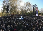 El líder del PP, Alberto Núñez Feijóo, ofrece un discurso durante la concentración contra el Gobierno de Pedro Sánchez en Madrid, este domingo 30 de noviembre.