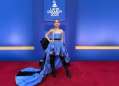 Mar Rendón lució un maxi vestido celeste estilo globo en los Latim Grammy 2025.