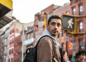 Una de las propuestas más interesantes de diciembre es Relay, thriller protagonizado por Riz Ahmed, Lily James, Sam Worthington, Willa Fitzgerald y Matthew Maher.
