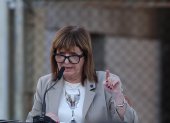 Fotografía de la saliente ministra de Seguridad de Argentina, Patricia Bullrich, durante una conferencia de prensa, en Ezeiza (Argentina).