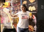 La Ronda mantiene la tradición: canelazo en olla de barro, ruta imperdible de las Fiestas de Quito.