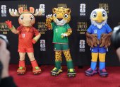 Las mascotas del Mundial 2026 posan durante el sorteo en Washington, representando a los tres países anfitriones: Estados Unidos, México y Canadá.