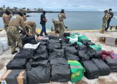 En una operación de control y vigilancia marítima permitió el hallazgo e incautación de 1.327 bloques de clorhidrato de cocaína.