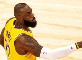 El jugador de los Angeles Lakers, LeBRon James, continúa siendo uno de los más destacados en la NBA, pese a su edad.