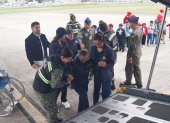 Niños y adultos mayores de Latacunga y Pujilí, volaron por primera vez en un avión. Esta experiencia lleno de emociones a los participantes.
