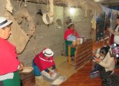 La experiencia es inmerciva, las mujeres enseñan sus labores diarias y su cultura a los turistas.