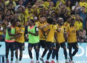 Jugadores de Ecuador celebraron la victoria ante Argentina en las eliminatorias.