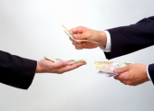 Empresarios y trabajadores tratan de ponerse de acuerdo en el aumento.