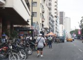 En uno de los pasajes de la Bahía de Guayaquil, en el centro de la ciudad, se cometió el robo a dos transeúntes.