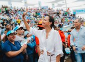 Según indicó la prefecta Marcela Aguiñaga, lo recaudado en la venta de ropa se destinará a ayuda humanitaria y obras sociales.