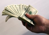 El próximo año, el salario tendrá un incremento de $12 si se lo compara con el sueldo de este año.