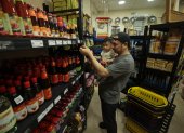 Despensas. En lo que se denominará Barrio Chino, varios locales expenden productos gastronómicos asiáticos que son adquiridos por extranjeros y ecuatorianos.