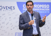 El ministro Roberto Luque saluda a los más de mil jóvenes inscritos en el programa Jóvenes en Acción, durante el evento realizado en Pichincha.