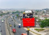 El cambio de luminarias en la vía Perimetral comenzó días atrás.