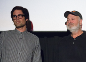 Nick Reiner (izquierda) junto a su padre, el cineasta Rob Reiner, durante una aparición en el Montclair Film Festival.