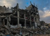 Imagen de 13 de diciembre de 2025 de un edificio parcialmente destruido en Gaza.