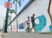 Artistas empezaron a repintar el muro de la calle Loja, entre avenida Malecón y Vicente Rocafuerte, donde se borraron grafitis que fueron hechos desde 2020.
