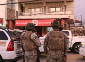Militares llegaron a la escena del crimen en Samanes 4 para reforzar la seguridad mientras la Policía realizaba las primeras diligencias tras el asesinato de Mario Pineida.