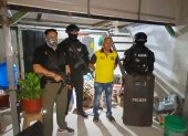 La Policía Nacional ejecutó 12 allanamientos simultáneos en las provincias de Guayas y Azuay.