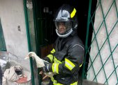 Bomberos de Quito controlaron un incendio estructural en Conocoto que destruyó un criadero de animales de corral.