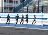 Destacadas atletas de Fedeguayas realizan una carrera de exhibición.