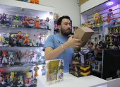 Venta. Pablo Calvache vio en Tiktok cómo las figuras de anime se volvían virales. Eso le dio la pauta para emprender en este negocio.