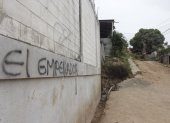 La inscripción “Emperador” fue hallada en una pared del ingreso de la vivienda, señalada por la Policía como un indicio clave en la investigación.