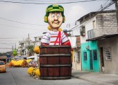 El Chavo del 8 dentro del barril es uno de los personajes que se expone en la Ruta de los Monigotes Gigantes, en el suburbio de Guayaquil.